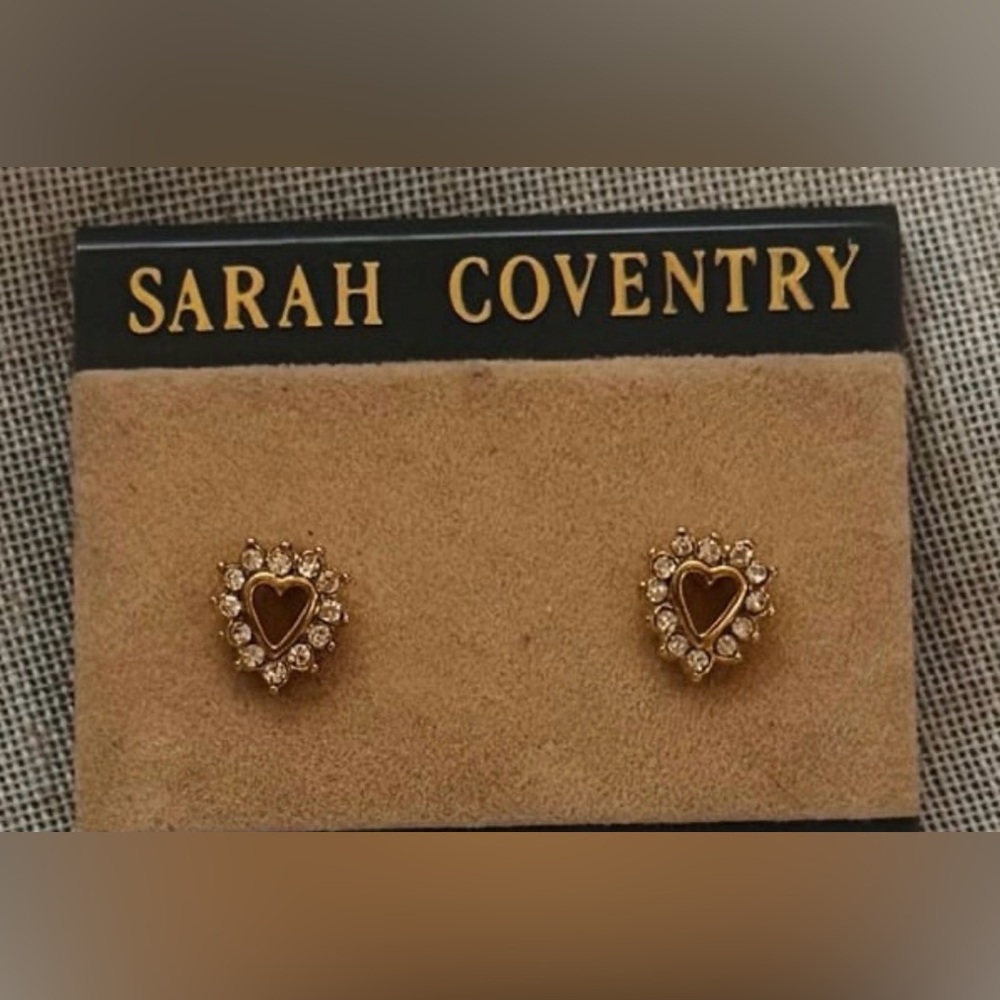 Sarah Coventry Vintage Gold Heart Crystal Rhinestone Stud Earrings NWT